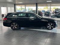 Gebraucht Mercedes C200 Avantgarde 163 PS (119 kW) 2023 Schwarz Limousine