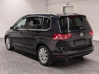 Gebraucht VW Touran Highline 150 PS (110 kW) 2016 Tiefschwarzmet. Van / Kleinbus