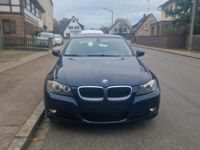 Gebraucht BMW 320 177 PS (130 kW) 2009 Blau Kombi