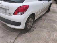 Gebraucht Peugeot 207 70 PS (51 kW) 2011 Weiß Kleinwagen