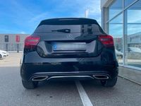 Gebraucht Mercedes A180 109 PS (80 kW) 2017 Schwarz Limousine