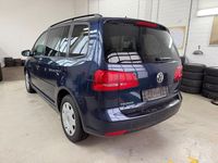 Gebraucht VW Touran Comfortline 140 PS (102 kW) 2014 Blau Van / Kleinbus