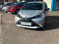 Gebraucht Toyota Aygo 69 PS (50 kW) 2016 Silber Kleinwagen