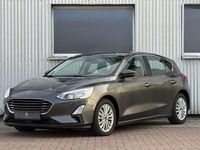 Gebraucht Ford Focus Titanium 125 PS (91 kW) 2019 Magneticgrau (metallic) Limousine