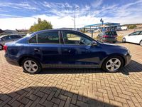 Gebraucht VW Jetta Comfortline 105 PS (77 kW) 2012 Blau Limousine