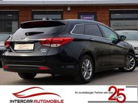 Gebraucht Hyundai i40 Trend 165 PS (121 kW) 2017 Phantom black / mic Kombi