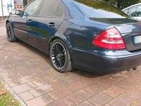 Gebraucht Mercedes E220 150 PS (110 kW) 2004 Blau Limousine