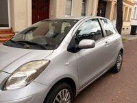 Gebraucht Toyota Yaris Cool 69 PS (50 kW) 2011 Silber Limousine
