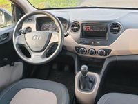 Gebraucht Hyundai i10 67 PS (49 kW) 2016 Weiß Kleinwagen