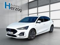 Gebraucht Ford Focus ST-Line X 155 PS (114 kW) 2023 Frozen white Limousine