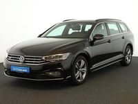 Gebraucht VW Passat R-line 150 PS (110 kW) 2023 Deep black perleffekt Kombi