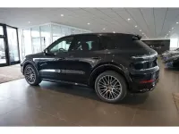 Gebraucht Porsche Cayenne S 441 PS (324 kW) 2020 Tiefschwarzmetallic (metallic) SUV