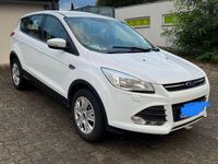 Gebraucht Ford Kuga Trend 150 PS (110 kW) 2015 Weiß SUV