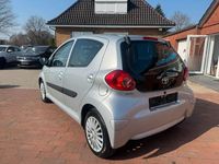 Gebraucht Toyota Aygo 68 PS (50 kW) 2007 Silber Kleinwagen