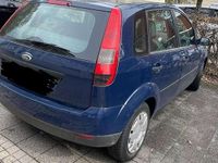 Gebraucht Ford Fiesta Ambiente 60 PS (44 kW) 2002 Blau Kleinwagen
