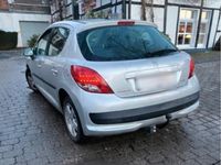 Gebraucht Peugeot 207 95 PS (69 kW) 2011 Silber Kleinwagen