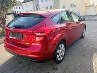 Gebraucht Ford Focus Business Edition 125 PS (91 kW) 2016 Rot Limousine