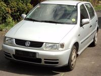 Second-hand VW Polo Comfortline 60 CP (44 kW) 1999 Argintiu Berlinǎ