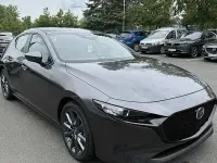 Neu Mazda 3 140 PS (102 kW) 2026 Machine gray Limousine