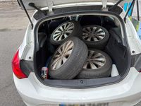 Gebraucht Opel Astra 101 PS (74 kW) 2013 Weiß Kleinwagen