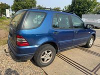 Gebraucht Mercedes ML270 163 PS (119 kW) 2001 Jaspisblau  metalliclack SUV