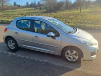 Gebraucht Peugeot 207 90 PS (66 kW) 2011 Silber Limousine
