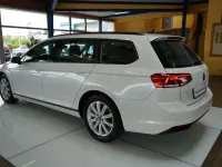 Gebraucht VW Passat Basis 150 PS (110 kW) 2022 Weiß Kombi