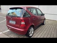 Gebraucht Mercedes 190 111 PS (81 kW) 2001 Rot Limousine