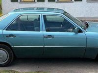 Second-hand Mercedes E230 132 CP (97 kW) 1992 Albastru Berlinǎ
