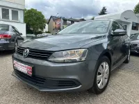 Gebraucht VW Jetta 105 PS (77 kW) 2011 Grau Limousine