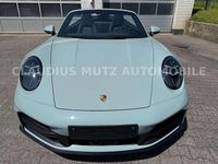 Gebraucht Porsche 992 394 PS (289 kW) 2025 Shadegreen metallic Cabrio