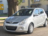 Gebraucht Hyundai i20 78 PS (57 kW) 2009 Silber Kleinwagen