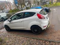 Gebraucht Ford Fiesta 95 PS (69 kW) 2016 Weiß Kleinwagen
