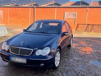 Gebraucht Mercedes C180 129 PS (94 kW) 2001 Violet Limousine