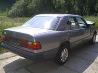 Gebraucht Mercedes E230 132 PS (97 kW) 1987 Andere farbe Limousine