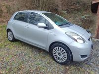 Gebraucht Toyota Yaris 69 PS (50 kW) 2011 Grau Kleinwagen