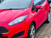Gebraucht Ford Fiesta Titanium 80 PS (58 kW) 2014 Rot Kleinwagen