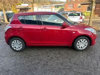 Gebraucht Suzuki Swift 94 PS (69 kW) 2013 Rot Kleinwagen