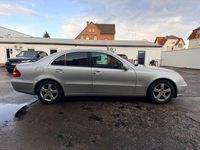 Gebraucht Mercedes E220 Avantgarde 150 PS (110 kW) 2005 Schwarz Limousine
