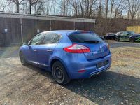 Gebraucht Renault Mégane Dynamique 131 PS (96 kW) 2012 Blau Limousine