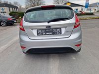 Gebraucht Ford Fiesta 82 PS (60 kW) 2010 Silber Kleinwagen