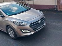 Gebraucht Hyundai i30 110 PS (80 kW) 2015 Gold Limousine