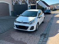 Gebraucht Kia Rio 109 PS (80 kW) 2016 Weiß Kleinwagen