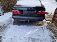 Gebraucht Mercedes E240 Avantgarde 170 PS (125 kW) 2000 Schwarz Limousine