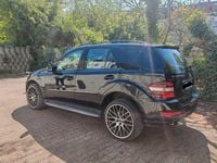 Second-hand Mercedes ML320 224 CP (164 kW) 2009 Negru SUV