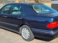 Gebraucht Mercedes E230 150 PS (110 kW) 1995 Blau Limousine