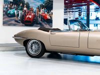 Second-hand Jaguar E-Type 265 CP (194 kW) 1966 Auriu Cabrio