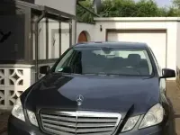 Gebraucht Mercedes E200 Classic 136 PS (100 kW) 2010 Grau Limousine