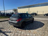 Gebraucht Peugeot 308 103 PS (75 kW) 2008 Andere farben Limousine