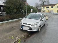 Gebraucht Ford Fiesta 95 PS (69 kW) 2011 Silber Kleinwagen